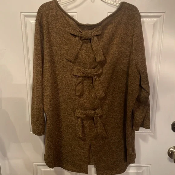 Super cute sweater - Picture 2 of 6